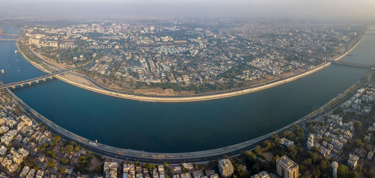 Udaipur to Ahmedabad Taxi Service